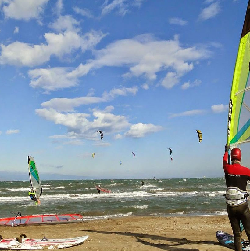 Kite surf dans le DElta de l'Ebre, avec de nombreuses autres activités sportives