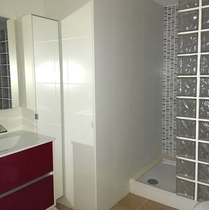 cuarto de baño con ducha italiana, WC, en la primera planta Sant Jaume d'Enveja, groomservicedelta.com, Delta de l'Ebre