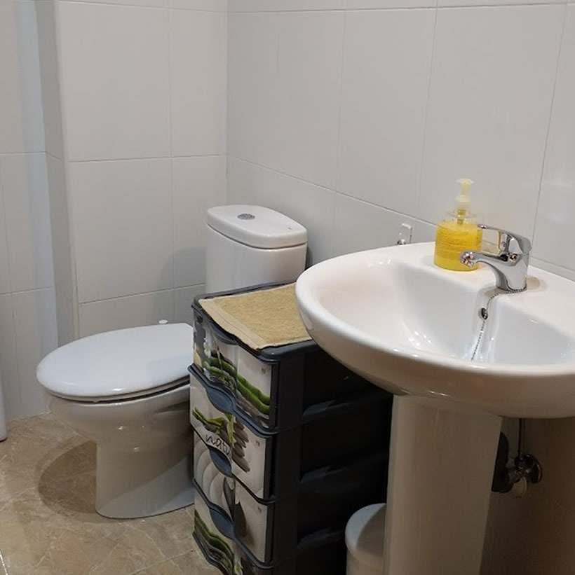 Lavabo y WC en la planta baja, Capacidad para 7 personas, alquiler de vacaciones, Saint Jaume d'Enveja groomservicedelta.com, Delta de l'Ebre